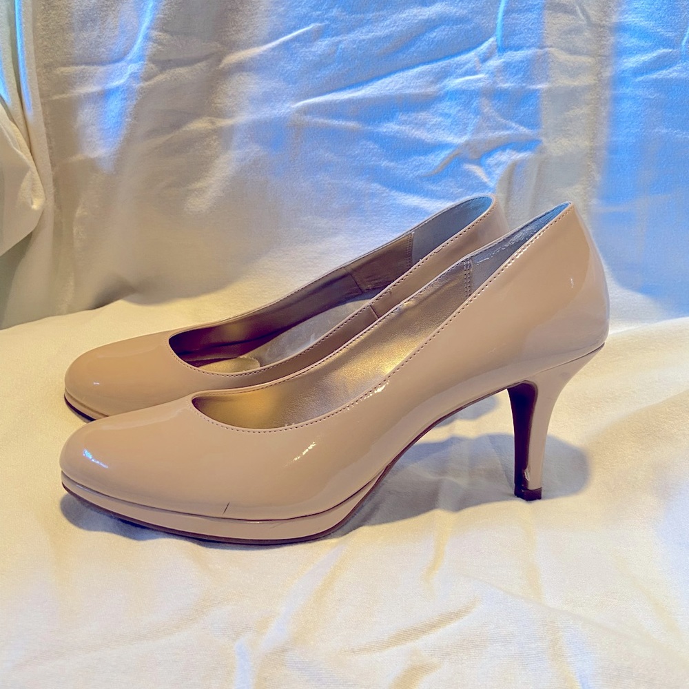 Kelly & Katie Round Toe Pump Patent Leather Size 9